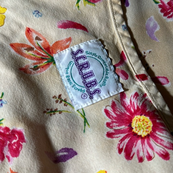 S.C.R.U.B.S. Cream Floral Patterned Scrub Top - Picture 4 of 5